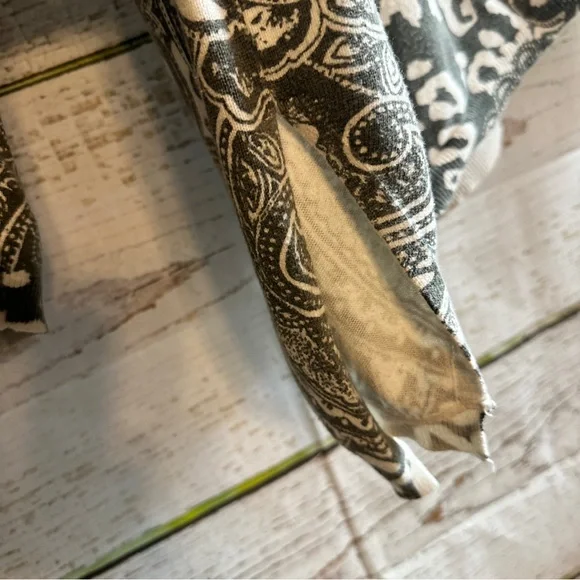 CHICOS Sweater Asymmetrical Hem Turtleneck 
Women’s Large, Chico’s Size 2) - Picture 9 of 10